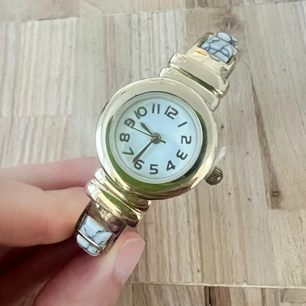 Unbranded ladies gold tone hinged cuff bracelet watch NEW BATTERY